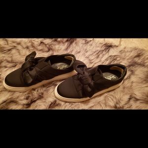 Shelly’s London black sneakers